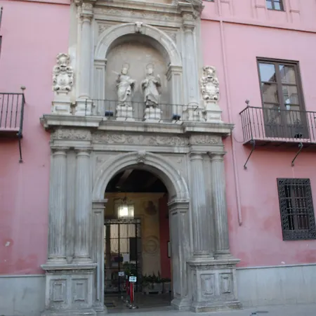Oyo Fonda Sanchez 2*