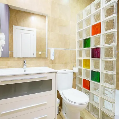 Oyo Fonda Sanchez 2*